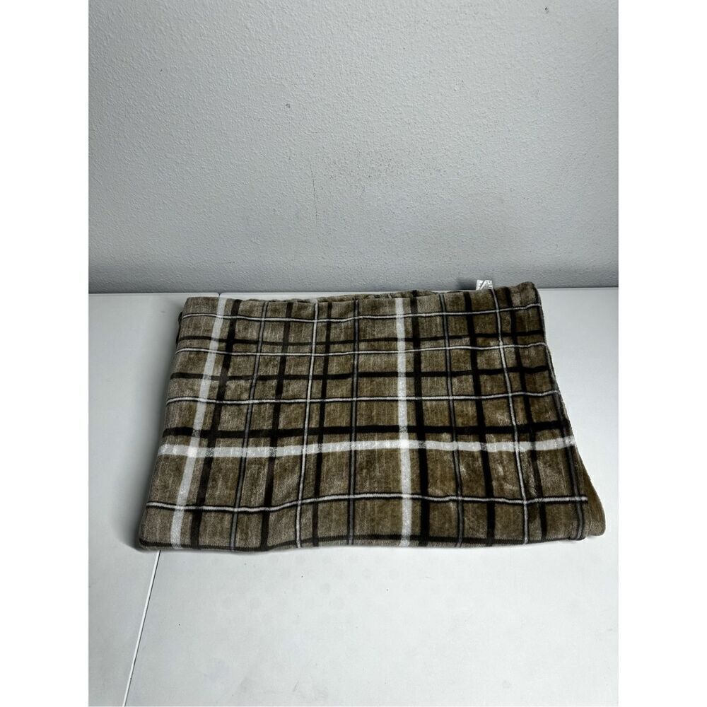 Better Homes & Gardens Fleece Plush Throw Blanket Plaid 50” x 70” Brown